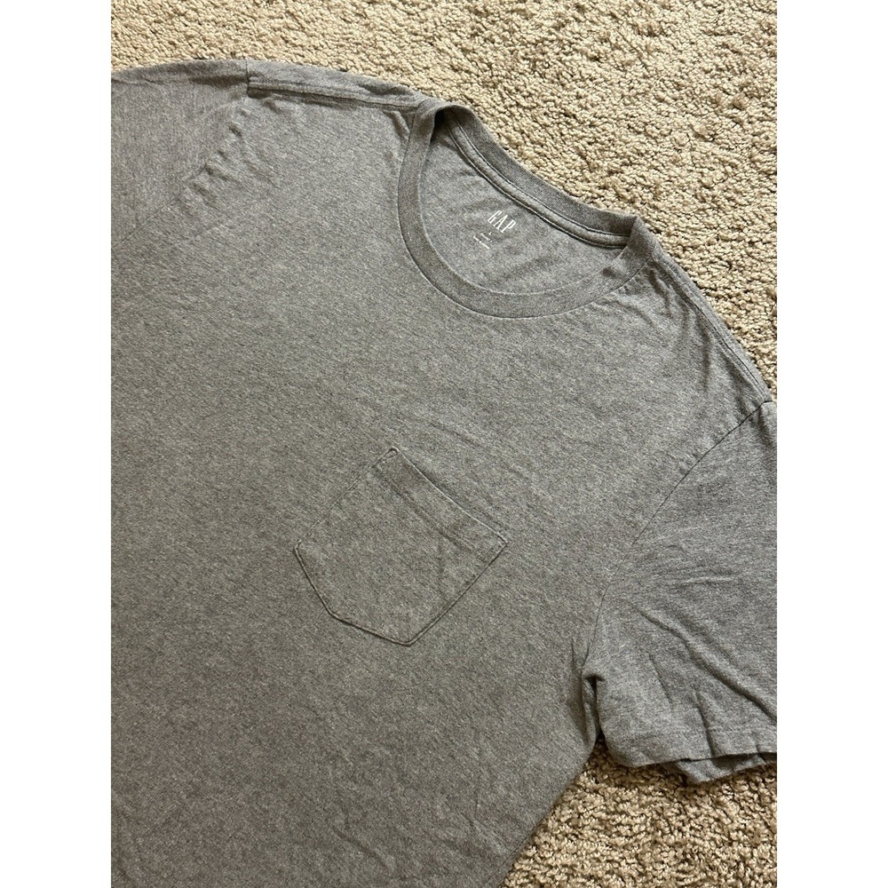 Men's GAP Short Sleeve Pocket Shirt - Large